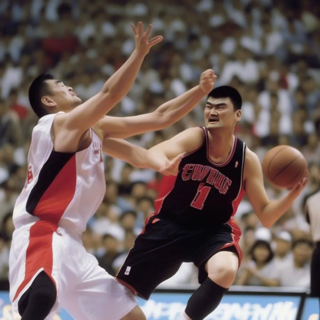 Yao Ming thực hiện cú hook shot kinh điển