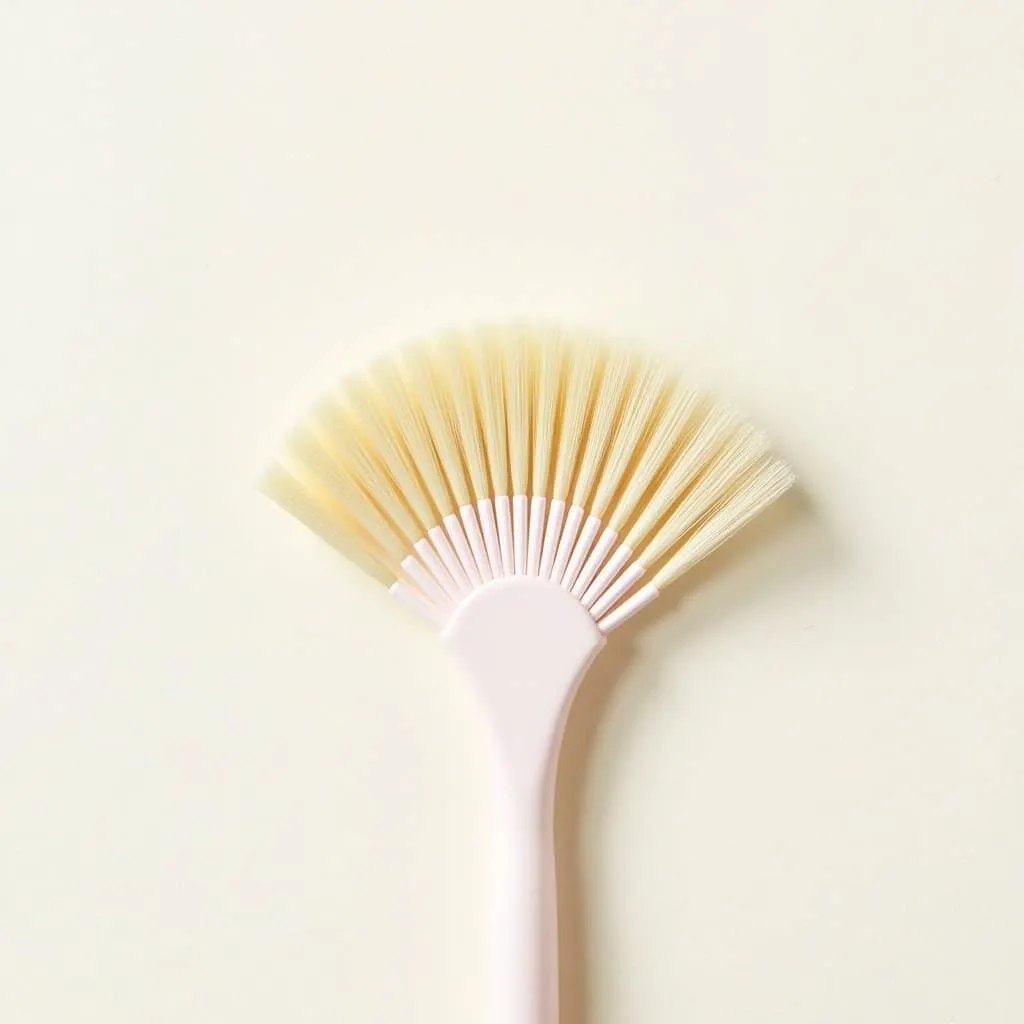 Elf Fan Brush: Subtle Glow Application